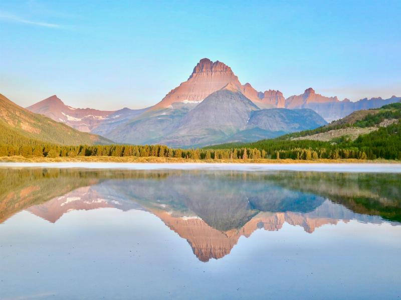Biểu đồ hoặc hình ảnh minh họa vai trò của dãy Rocky Mountains như nguồn nước cho các con sông lớn và hành lang sinh thái quan trọng ở Bắc Mỹ